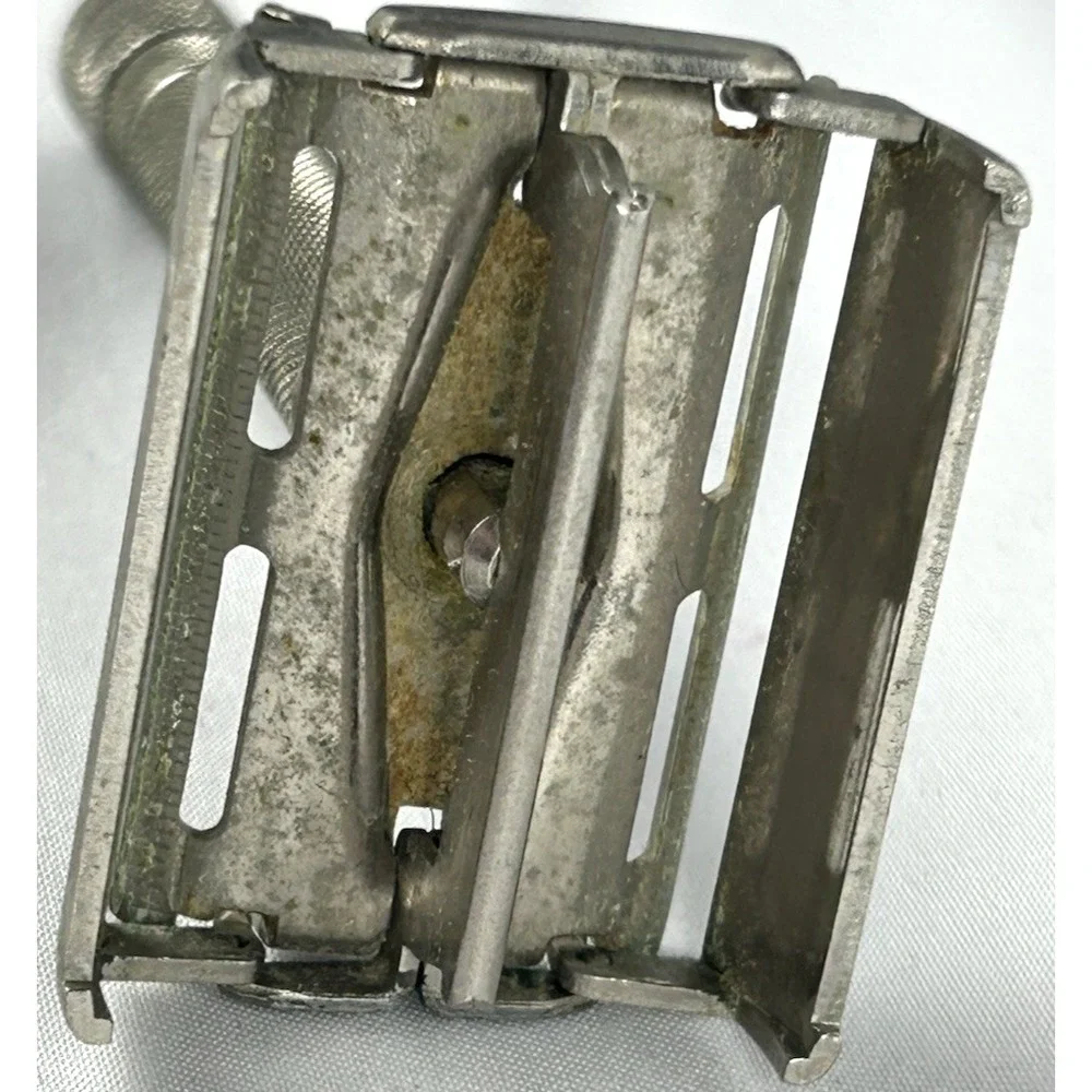 Vintage 1940s Gillette Super Speed Twist Open Safety Razor Pre Date Code Silver